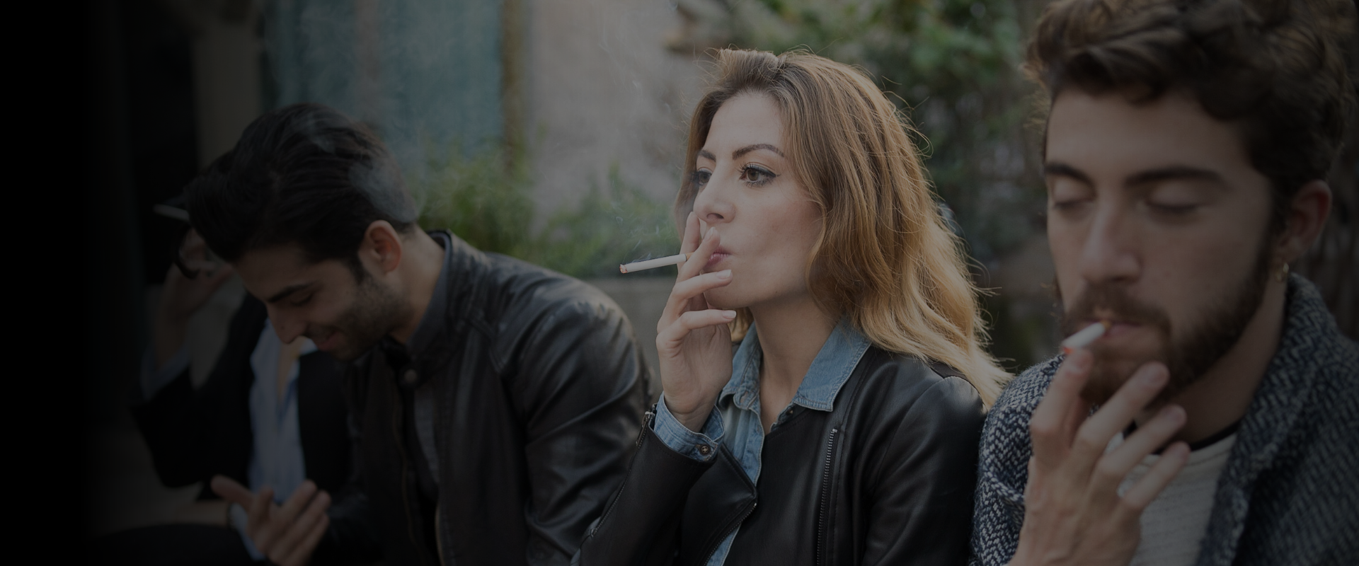 Άνθρωποι που καπνίζουν joints