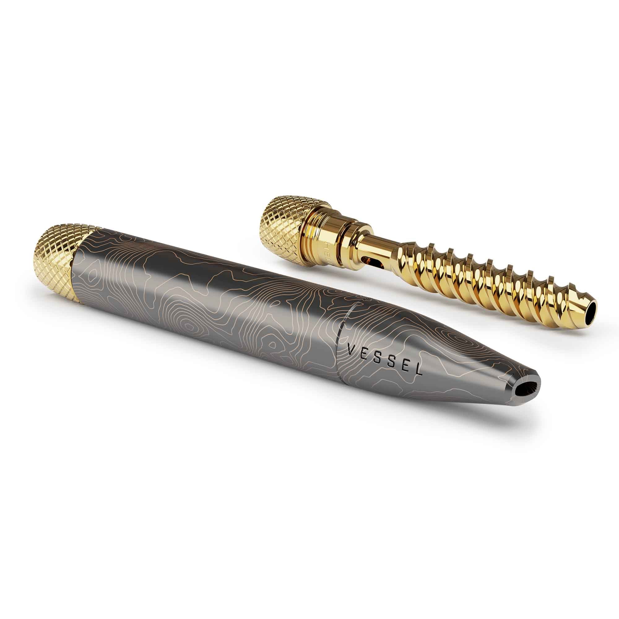 Altın detaylarla birleştirilmiş Pen kap.